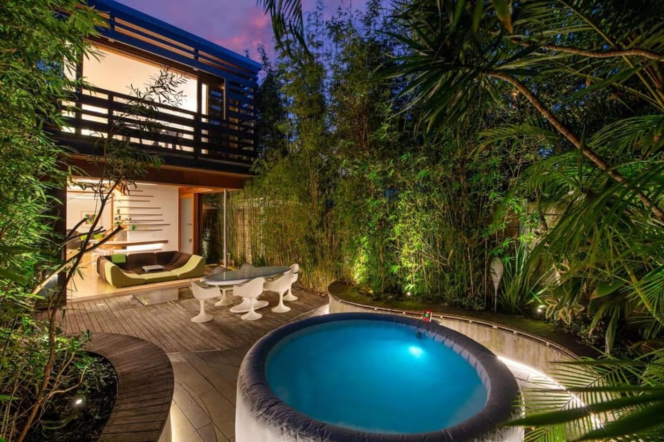 Visionary Luxury Designer House Jacuzzi Parking AC House in Sydney