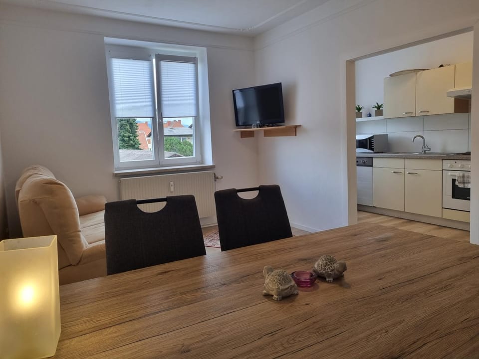 Communal lounge/ TV room, TV and multimedia, Dining area