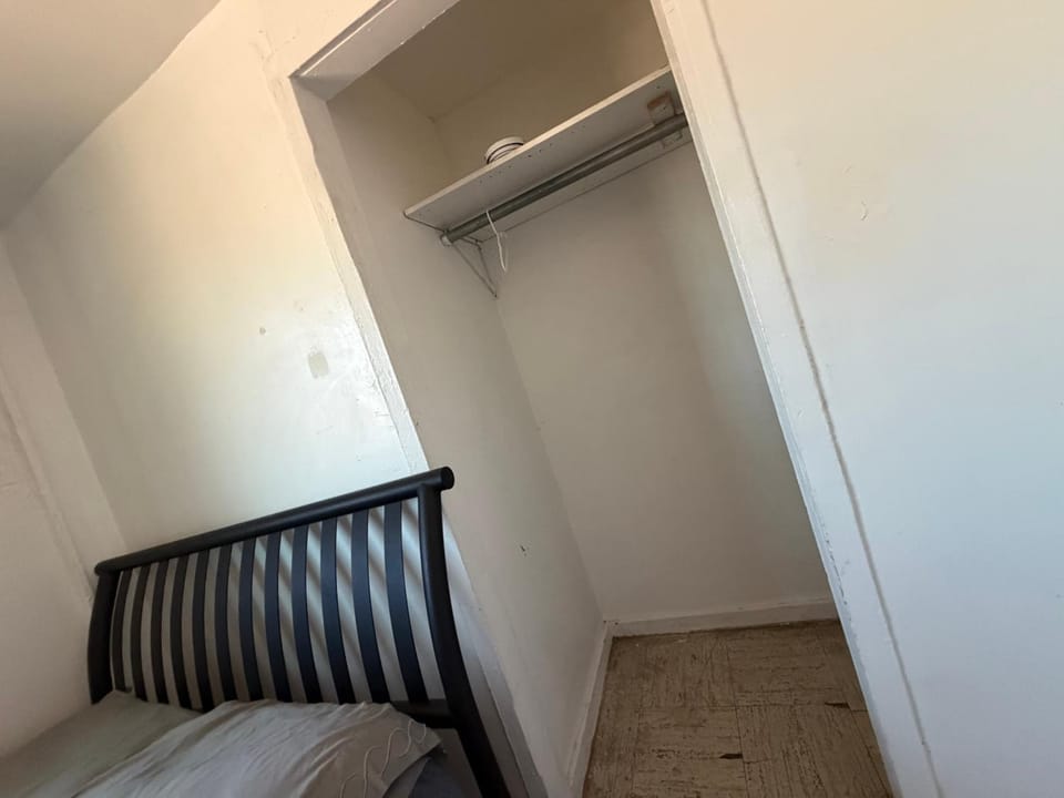 Kitchen or kitchenette, oven, stove
