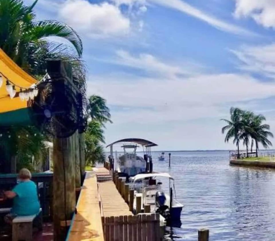 Casa del Sol Bonita, Luxury Retreat Bonita Beach House in North Naples