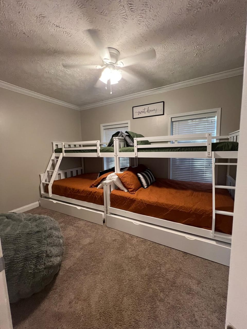 Clemson Football Hideout! 8 beds! Walk to Campus! Villa in Clemson