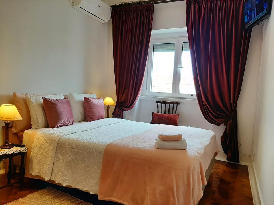 TV and multimedia, Bedroom, air conditioner