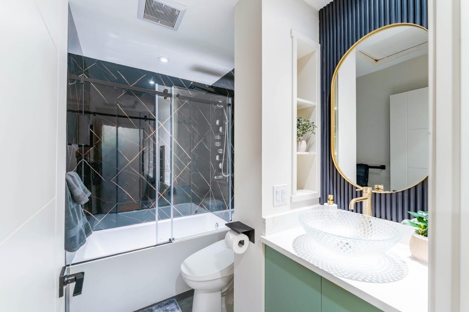 Shower, Toilet, Bathroom, towels