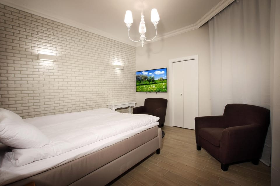 Bed, TV and multimedia, Photo of the whole room