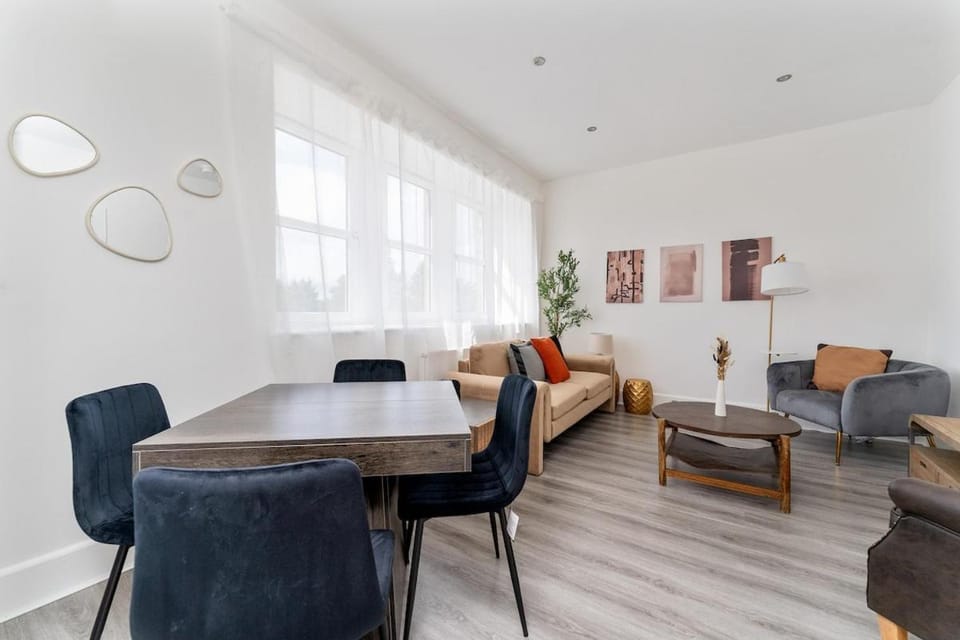 Johnstone 3BR Spacious flat with free Parking Apartment in Scotland