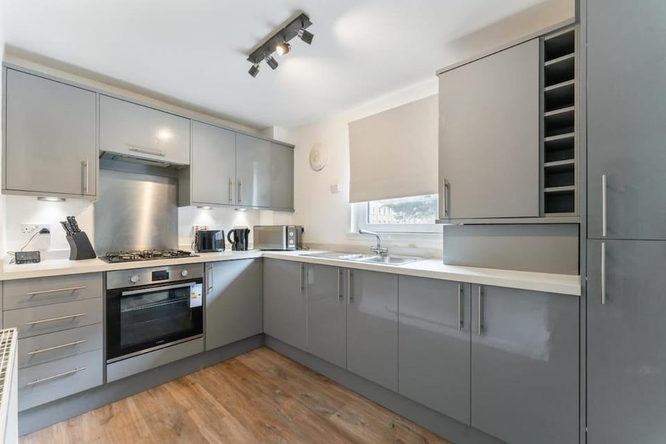 Spacious 2BR Springfield Flat with Free Parking Apartment in Glasgow