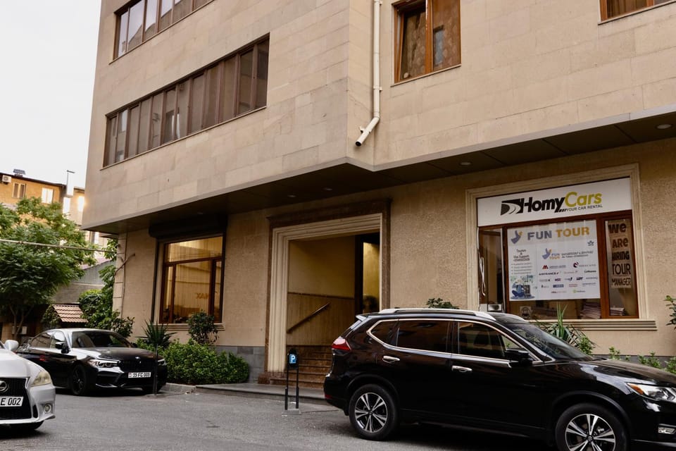 Facade/entrance, Neighbourhood