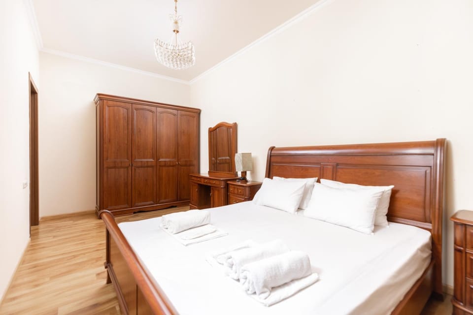 Bed, Bedroom, towels, wardrobe