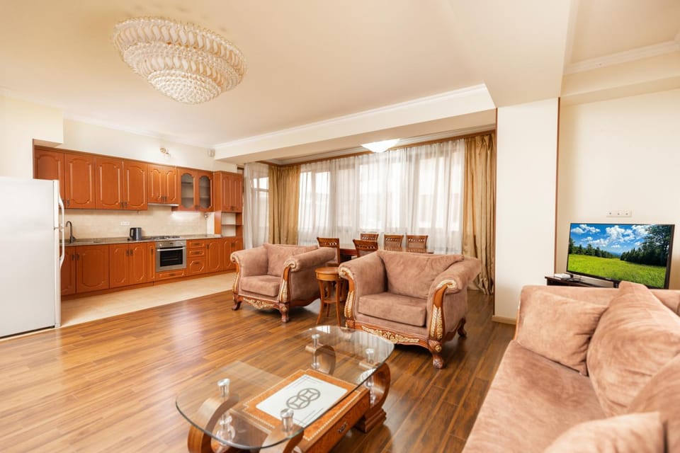 Communal lounge/ TV room, TV and multimedia, Living room, Dining area