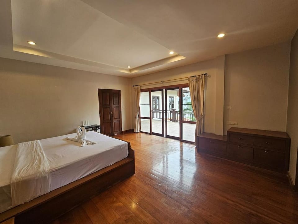 Classical 5BR Pool Villa Pattaya Villa in Pattaya City