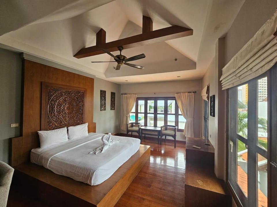 Classical 5BR Pool Villa Pattaya Villa in Pattaya City