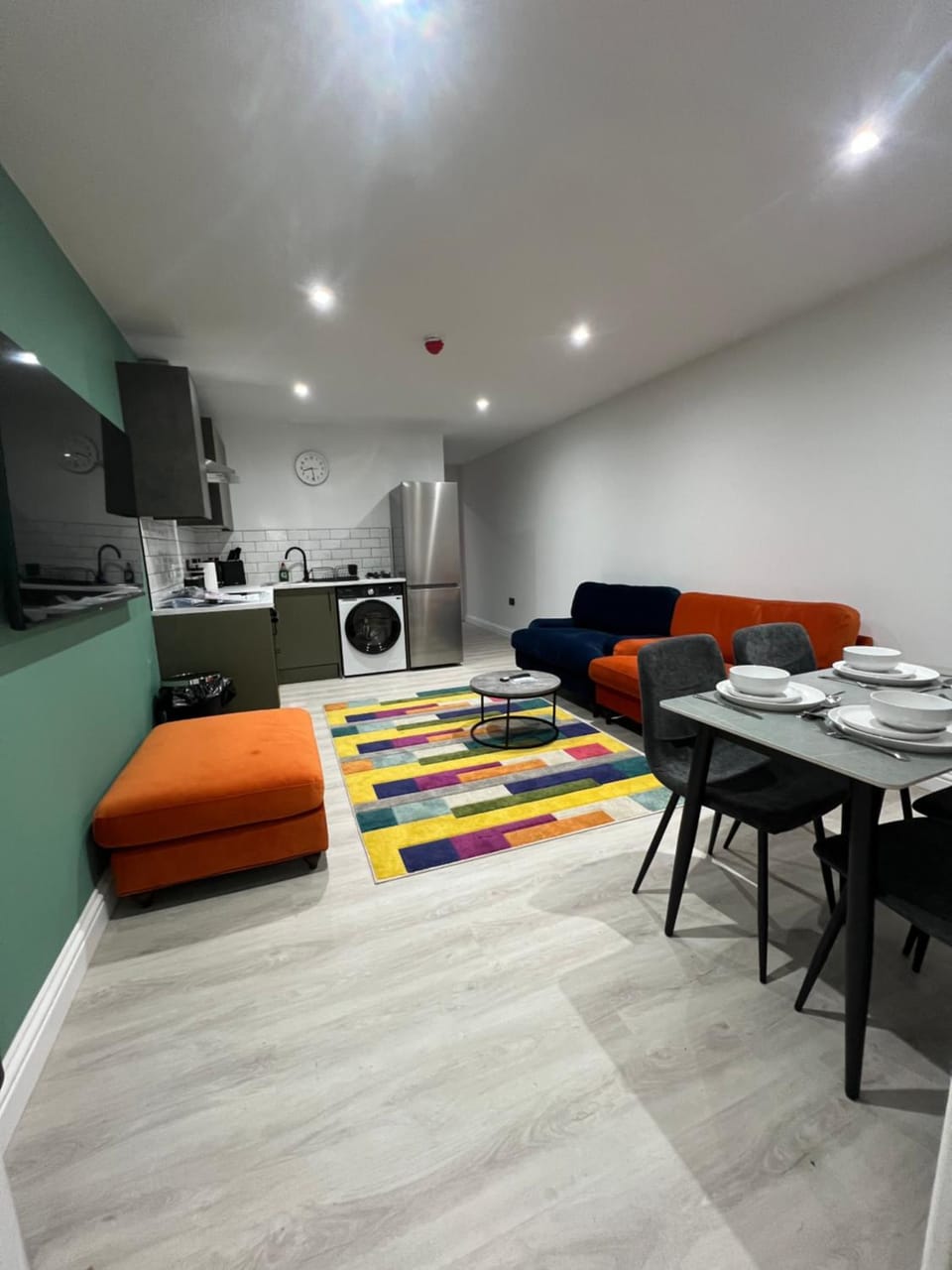 Essence Penthouse by SJP - One Bedroom - Central Kettering - Free Parking Apartment in Kettering