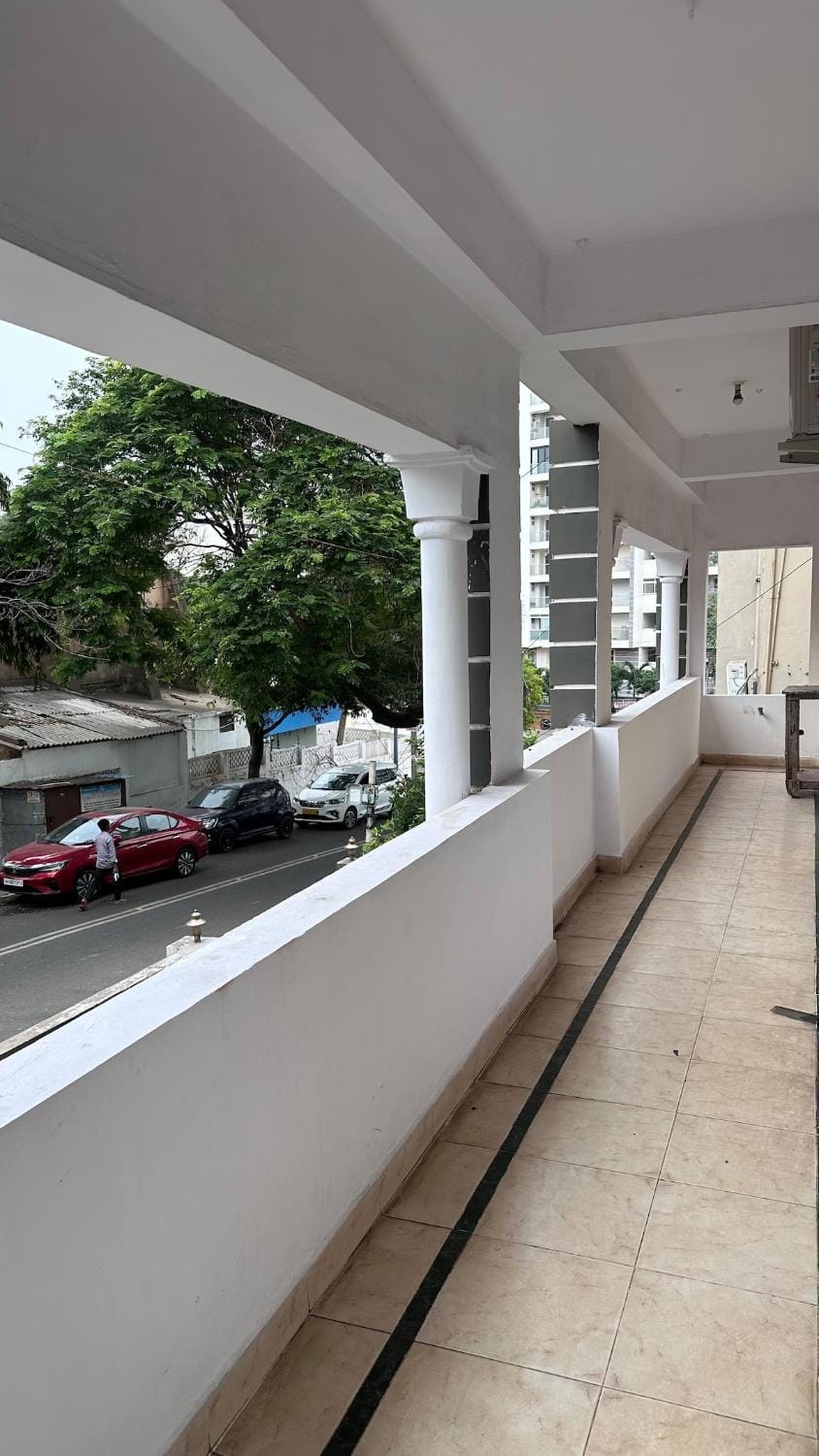 3BHK-AC appt 2 mins to RKbeach, Novotel Hotel Road Apartment in Visakhapatnam