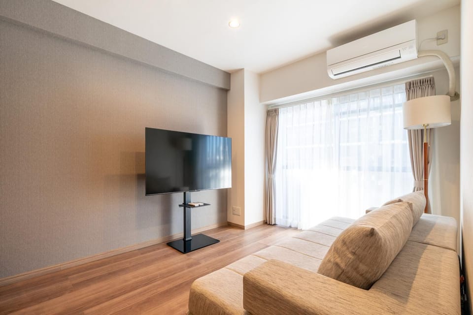 Communal lounge/ TV room, TV and multimedia, Living room, Seating area, Evening entertainment, air conditioner