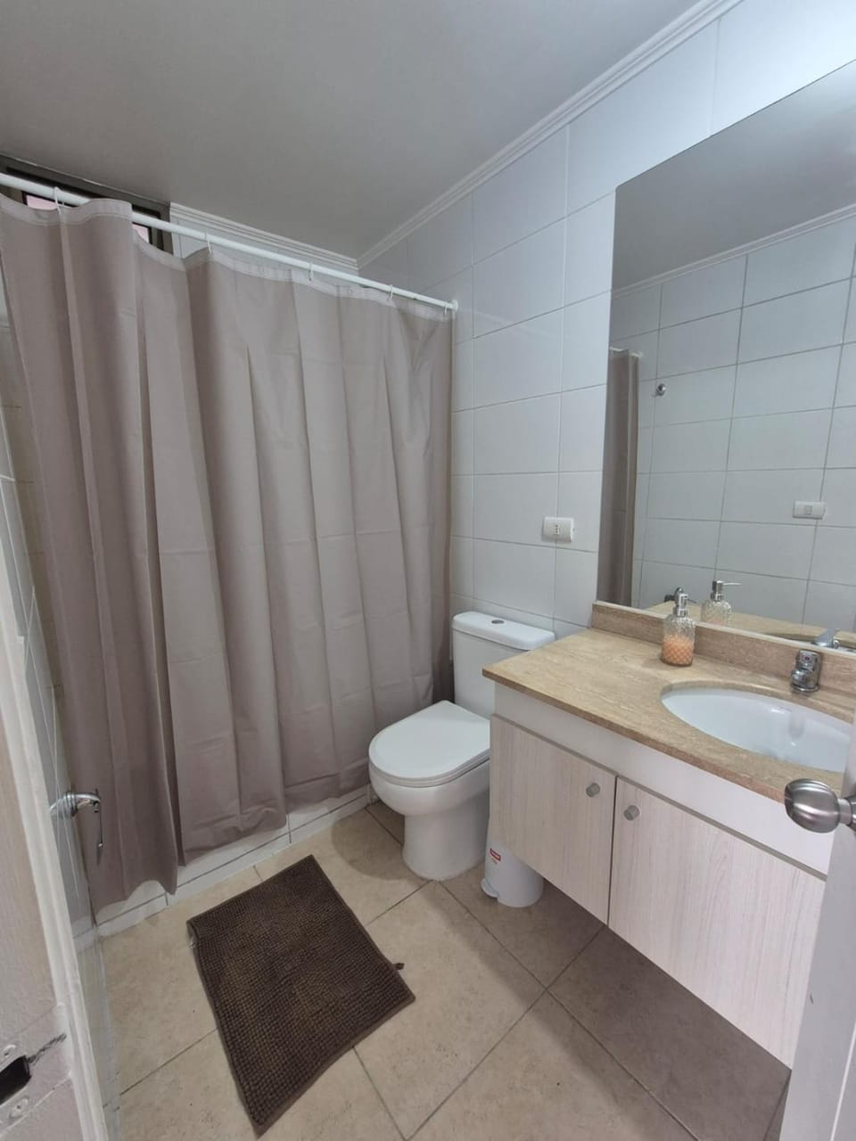 Departamento Hasta 5 Personas 2D 2B A Pasos Del Metro Apartment in Santiago