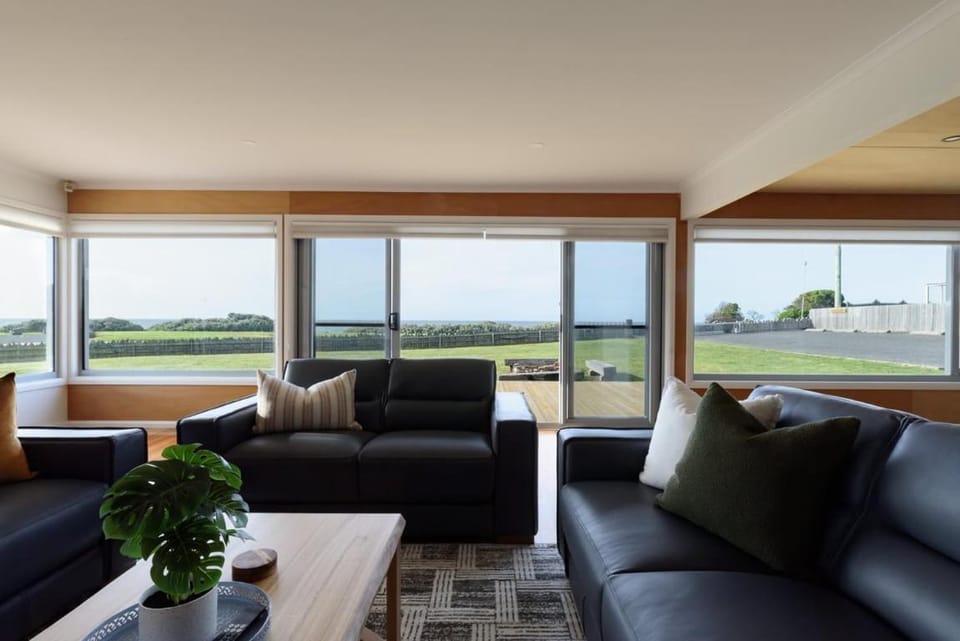 Oceanfront Escape with Fire Pit & Coastal Views House in Devonport