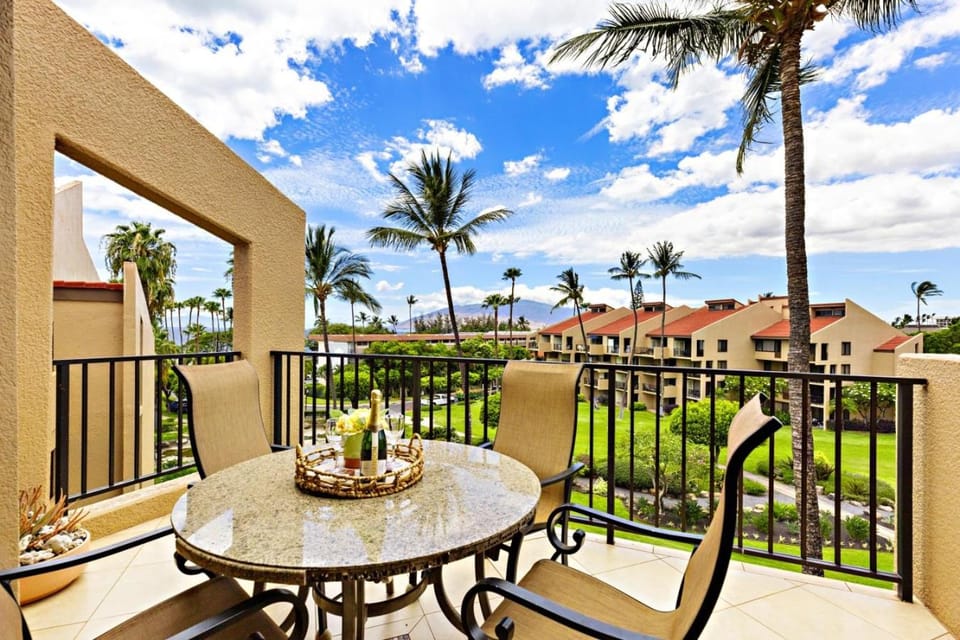 Natural landscape, Balcony/Terrace, Dining area, Sea view