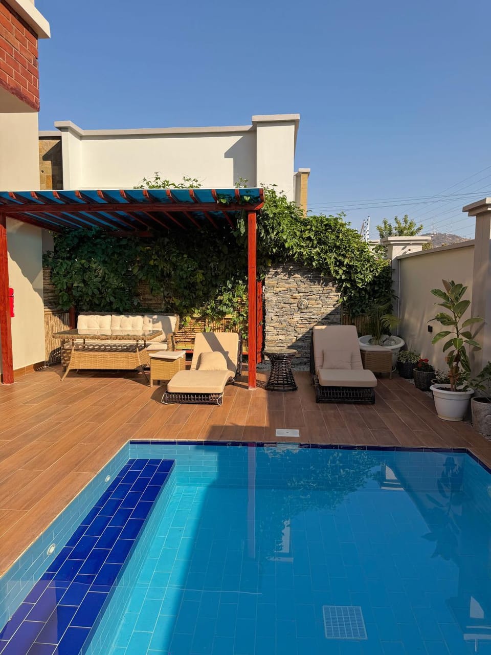 Swimming pool