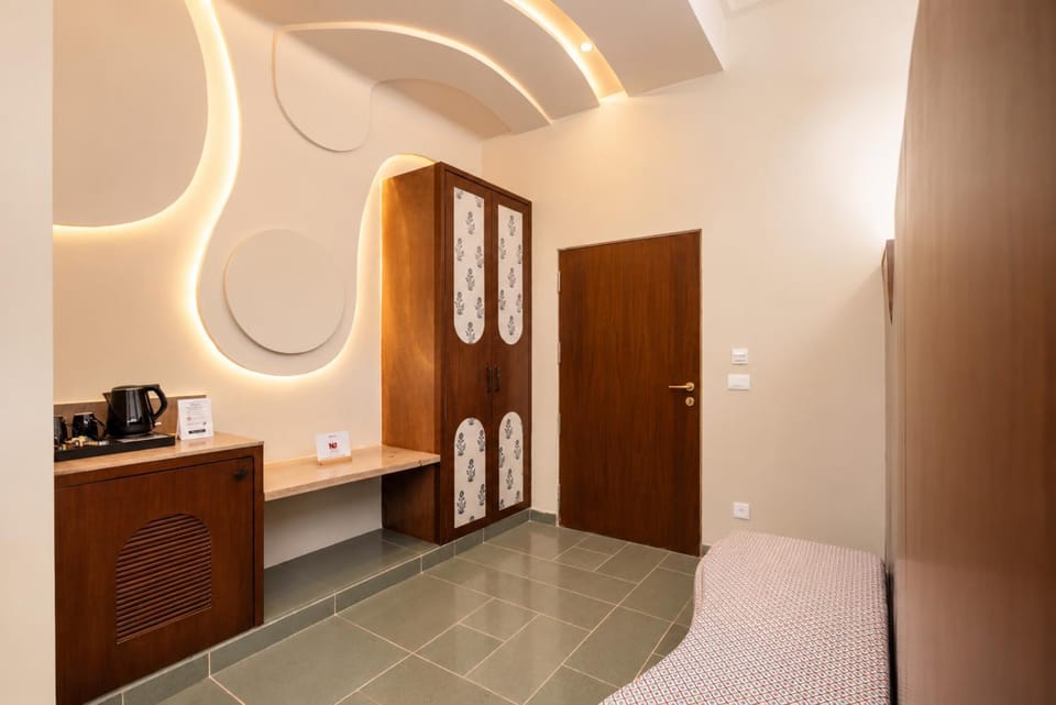 ELIVAAS Signature Raj Villas Pet-Friendly Hotel Suite with Pvt Pool & Aravalli Hill Views Villa in Rajasthan