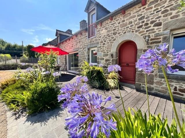 La Belle de Plaintel, Longère de Charme, Salle de Jeux, 8 ou 10 voyageurs Villa in Brittany