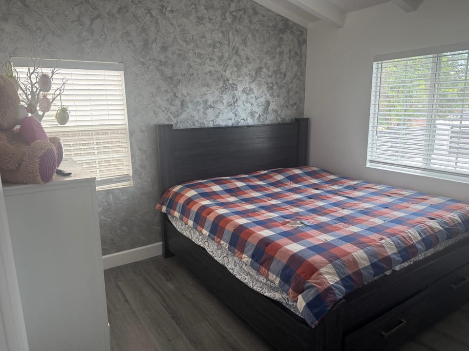 Nice Remodeled House Near Burbank Airport House in Sun Valley
