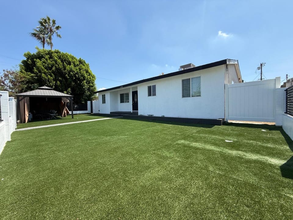 Nice Remodeled House Near Burbank Airport House in Sun Valley