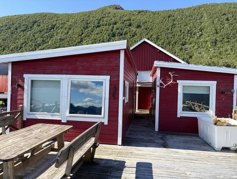 Property building, Patio, Mountain view