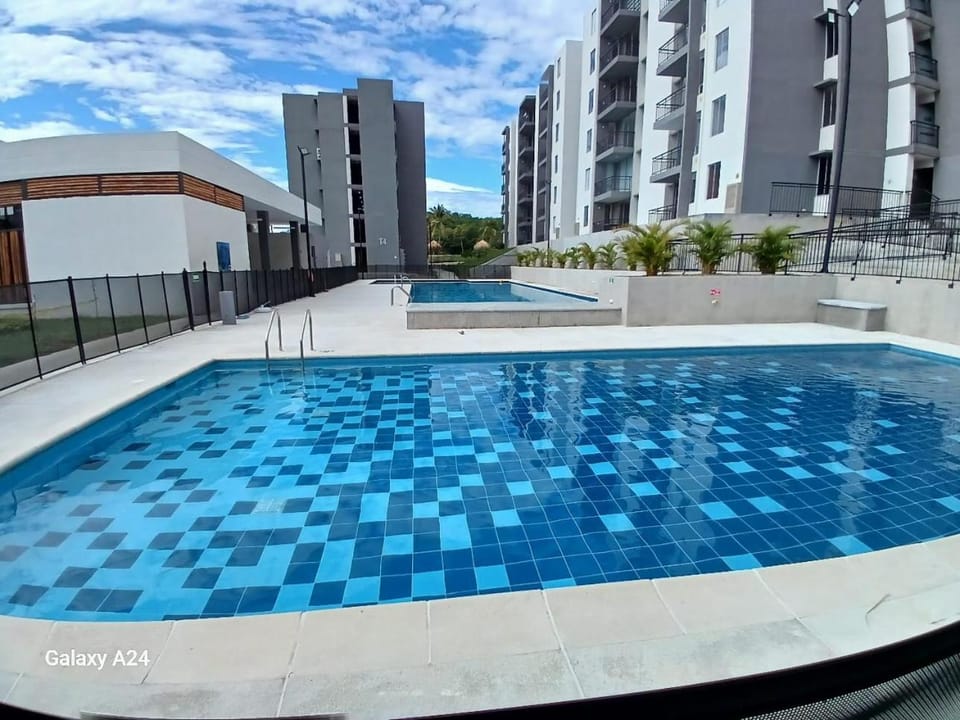 Descansa con vistas al lago, piscina, a 3 minutos de Girardot Apartment in Ricaurte