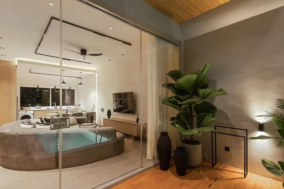 Romantic Retreat in Umalas, Pool, Rooftop, Views Villa in North Kuta