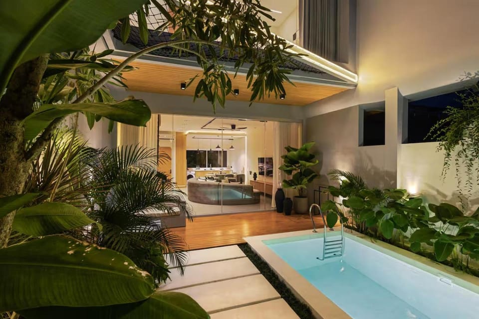 Romantic Retreat in Umalas, Pool, Rooftop, Views Villa in North Kuta
