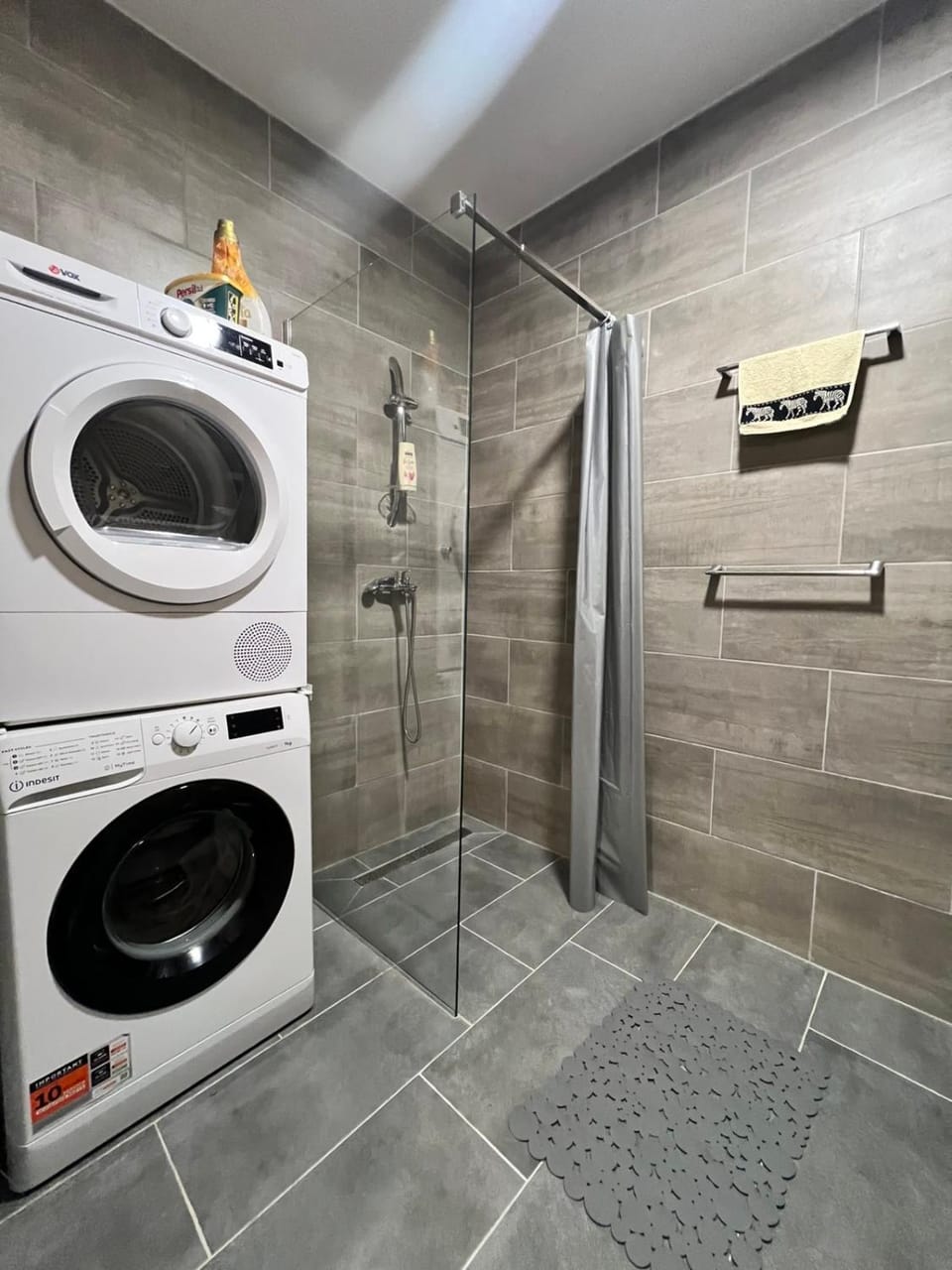 Shower, Bathroom, washing machine, dryer