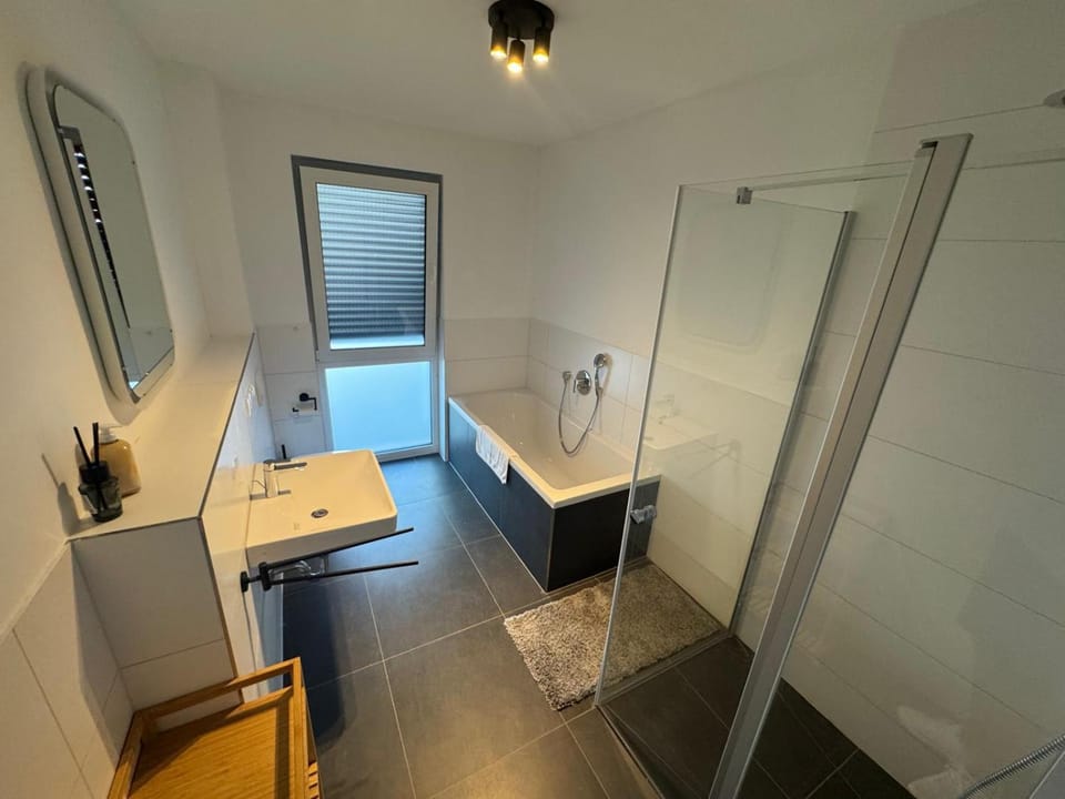 Shower, Bathroom, towels