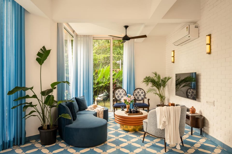 TV and multimedia, Living room, Seating area, air conditioner