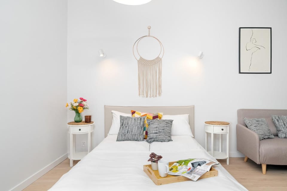 Bed, Seating area