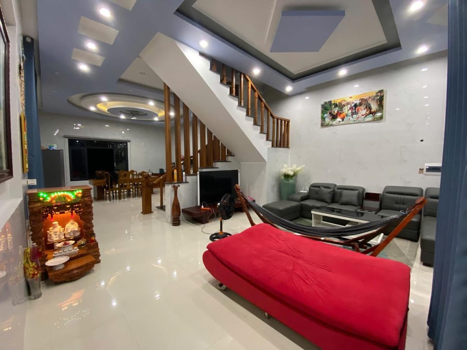Place of worship, TV and multimedia, Living room, Seating area