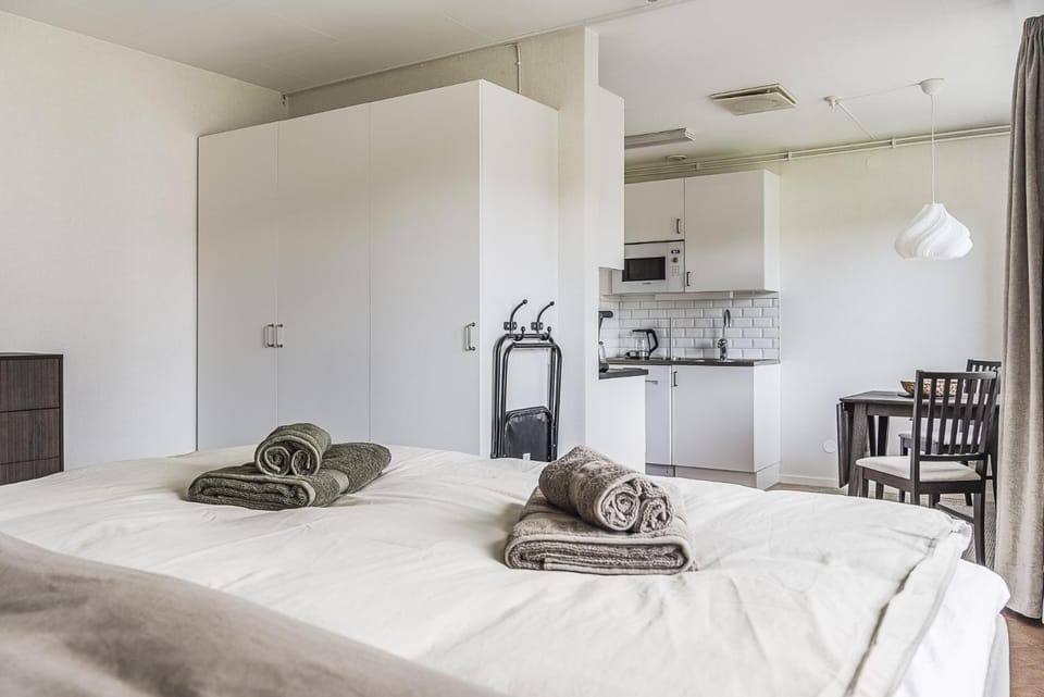 Bed, Kitchen or kitchenette, Bedroom, towels