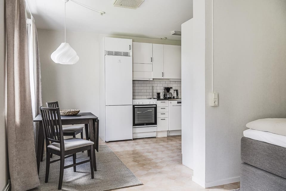 Kitchen or kitchenette, Dining area, Bedroom, dishwasher, oven, stove, toaster