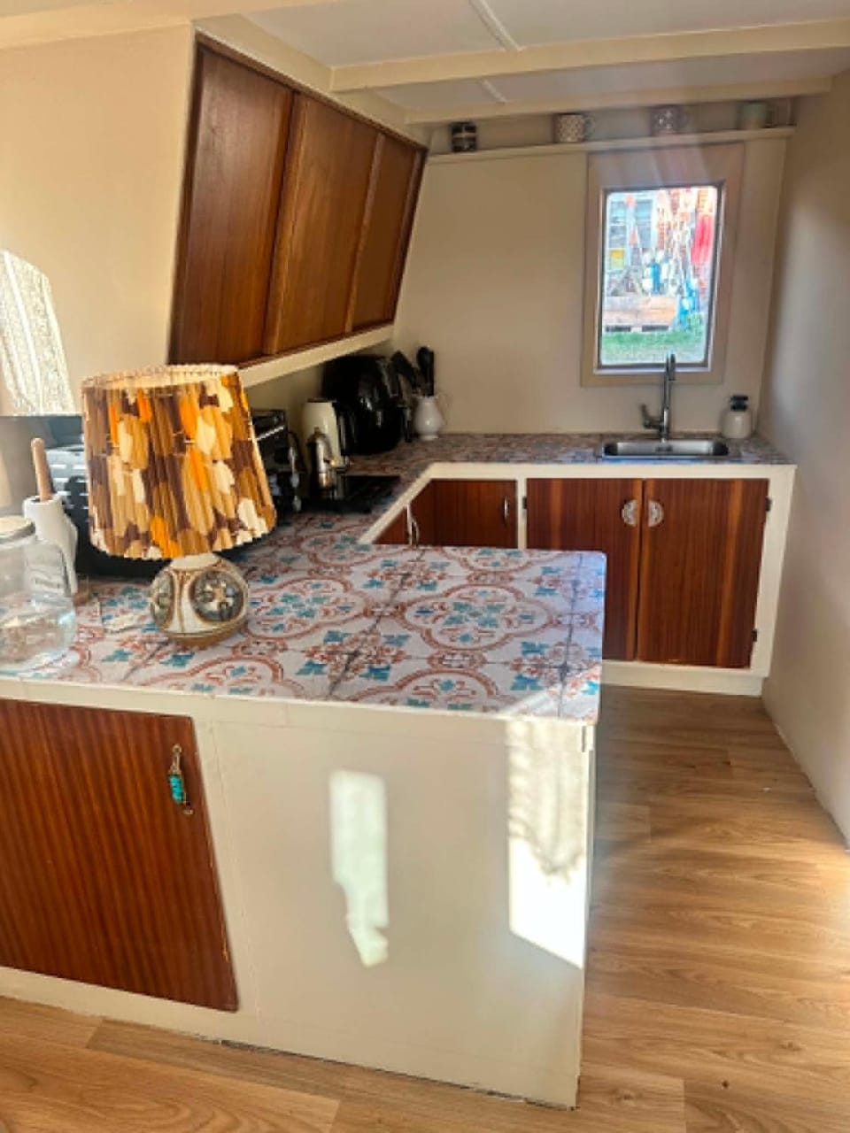 Kitchen or kitchenette, Living room, toaster