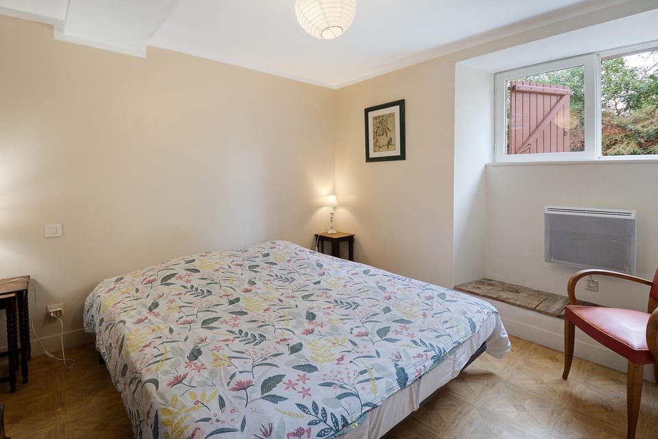 Property building, Living room, Bedroom