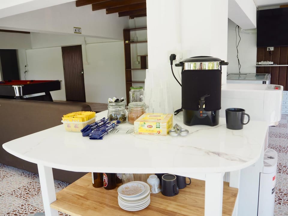 Coffee/tea facilities, Food and drinks, minibar