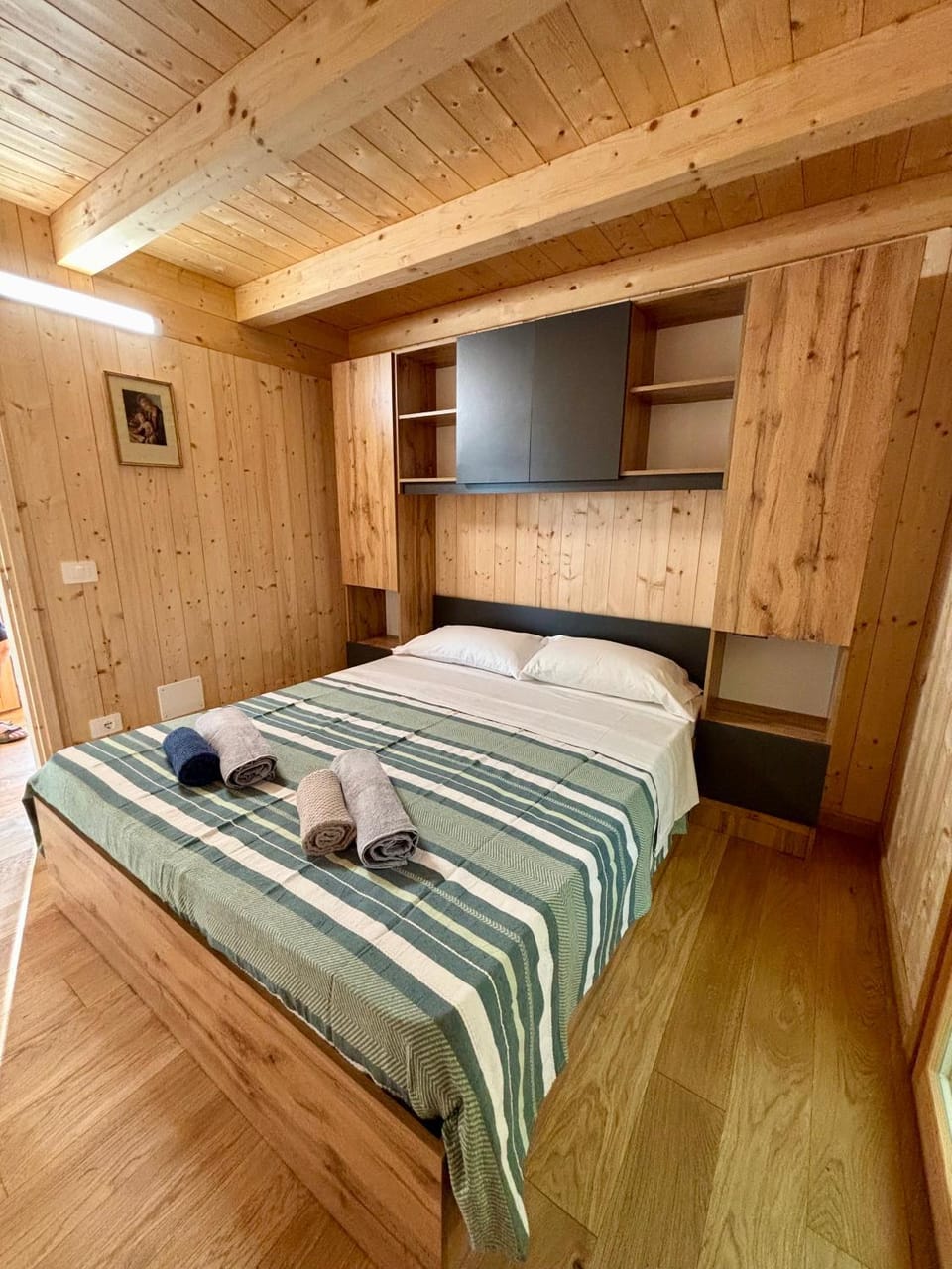 Bed, Photo of the whole room