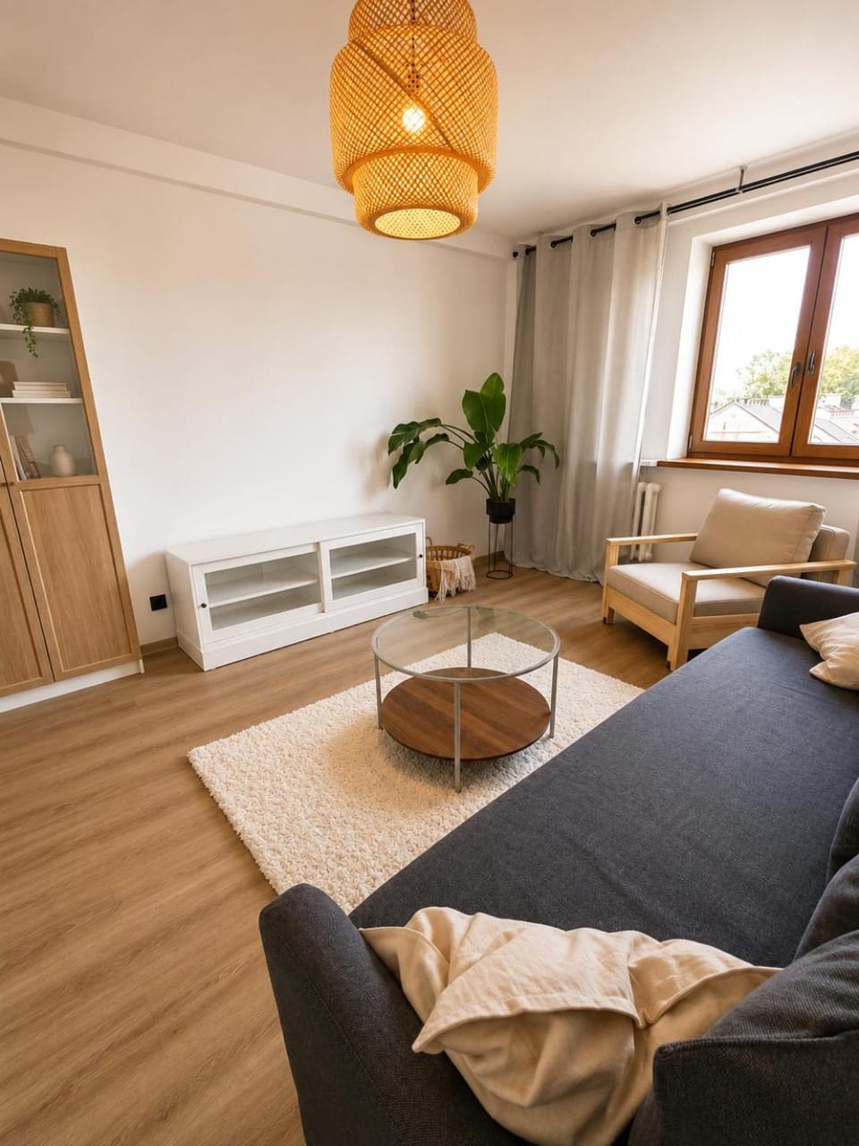 Zielone drzwi Apartment in Poland
