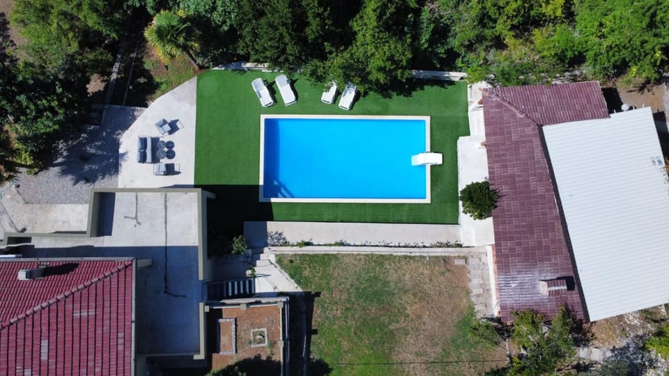Property building, Day, Bird's eye view, Pool view, Swimming pool