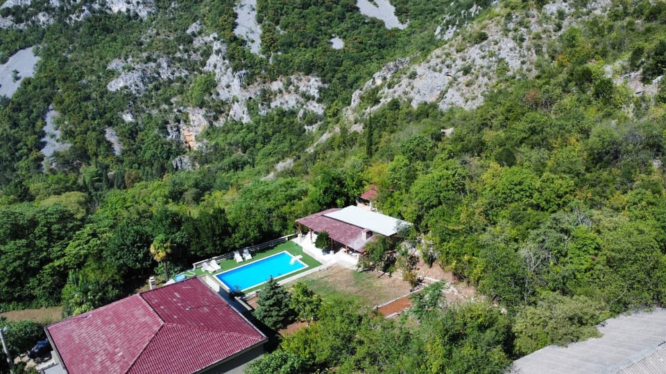 Property building, Spring, Day, Natural landscape, Bird's eye view, Mountain view, Pool view, Swimming pool