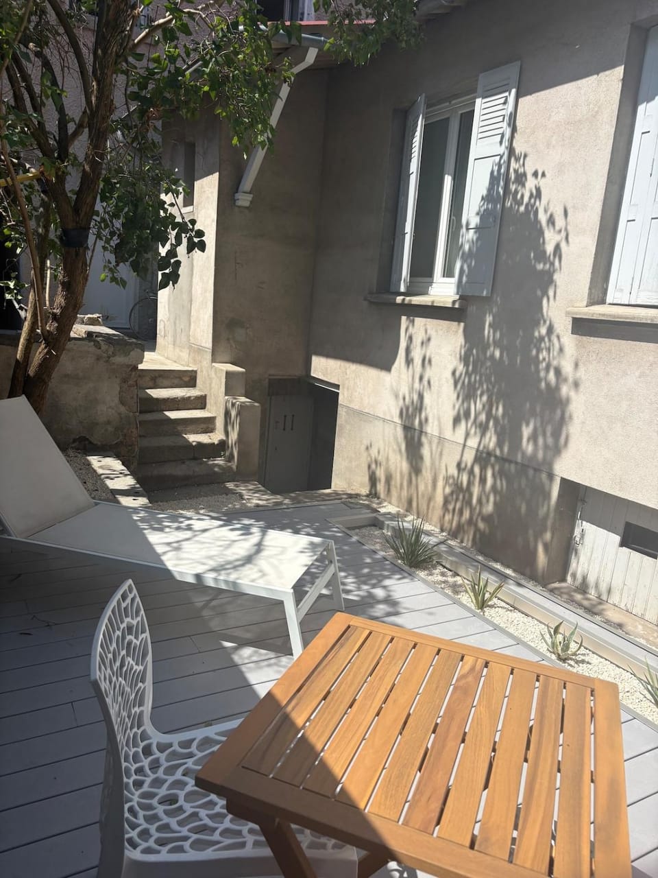 Cozy Apartment with Private Outdoor Space & Prime Location Apartment in Auvergne-Rhône-Alpes