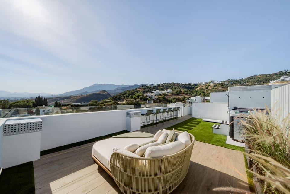 Natural landscape, Hot Tub, Balcony/Terrace, Seating area, Mountain view