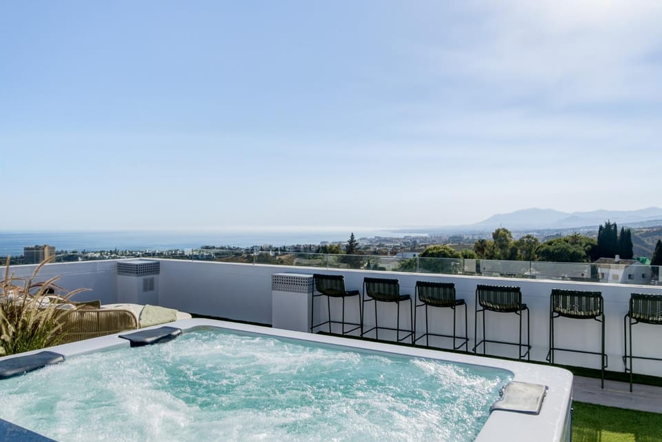 Hot Tub, Seating area, Mountain view, Sea view