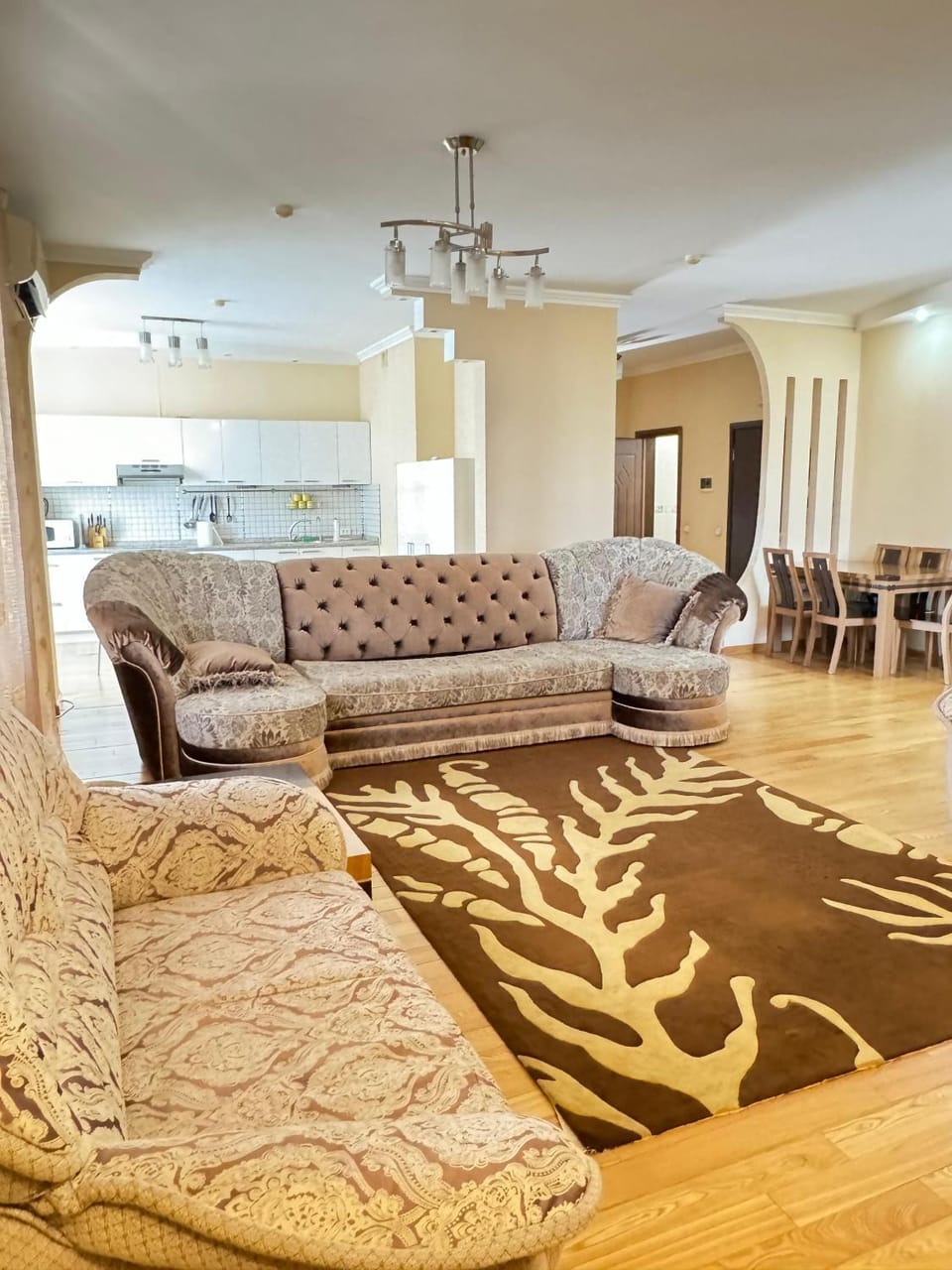 Living room, Seating area, Guests
