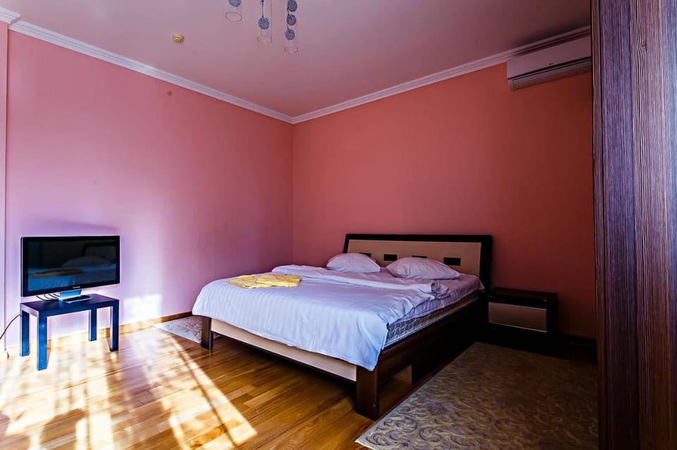Bedroom, bunk bed