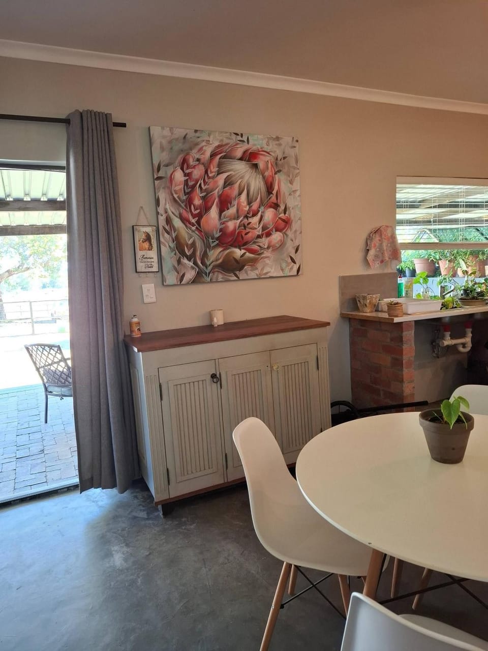 Living room, Decorative detail, Dining area